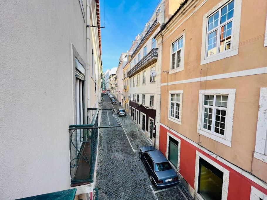 Modern Comfort Within Ancient Streets Apartment Lisbon